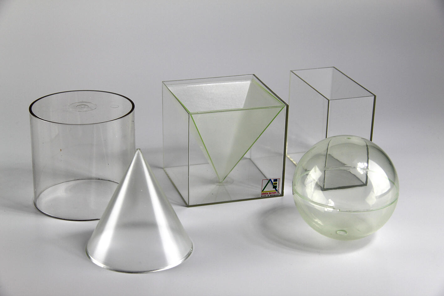 Boîte de 6 formes géomètriques transparentes à remplir